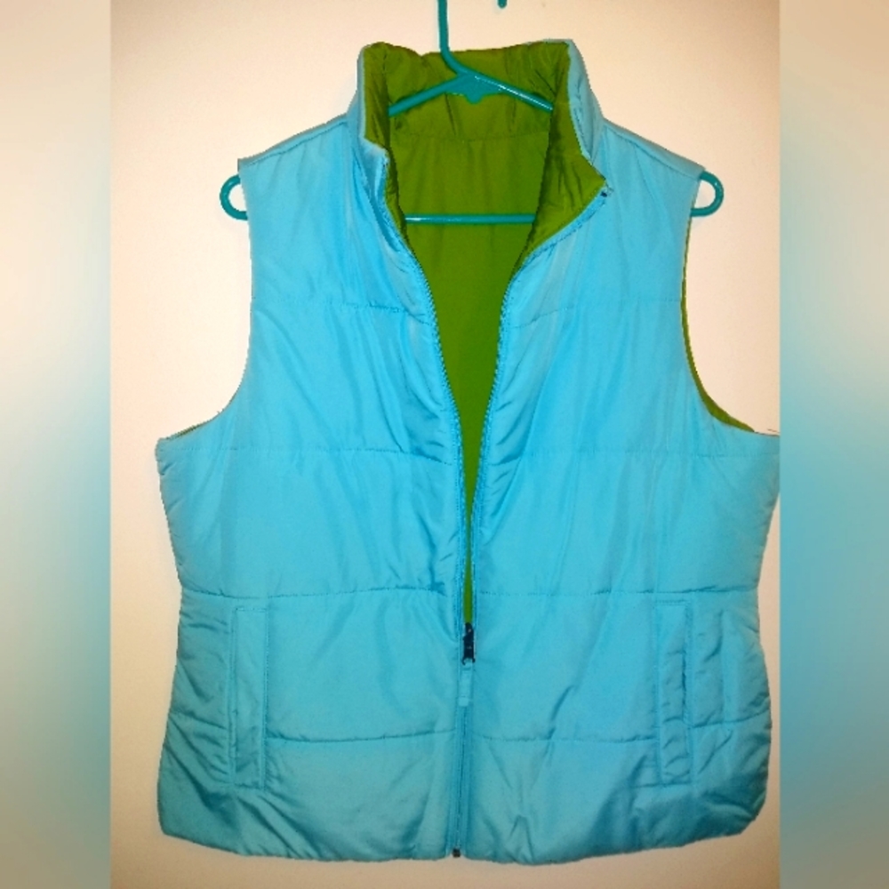 Woman's reversible vest